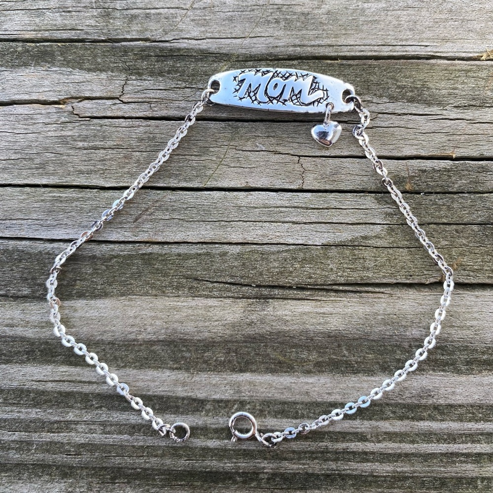 Mom bracelet .925 Sterling Silver with heart dangle dainty 7.25” - Picture 9 of 9